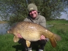 20lbs 2oz Common Carp from Pine days ticket. Mark Woolley with a 20lb Common carp caught on a 6ft Zig made from Korda Mixa size 10 hook and 8lb Kruiser line.

Wearing a Stone Roach beanie.