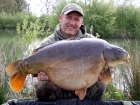 48lbs 8oz Mirror carp from Combley Lakes Complex. using richworth baits... Mr Steve Renyard with the new isle of wight record carp. 'Marlene' weighed in at 48lb 8oz.